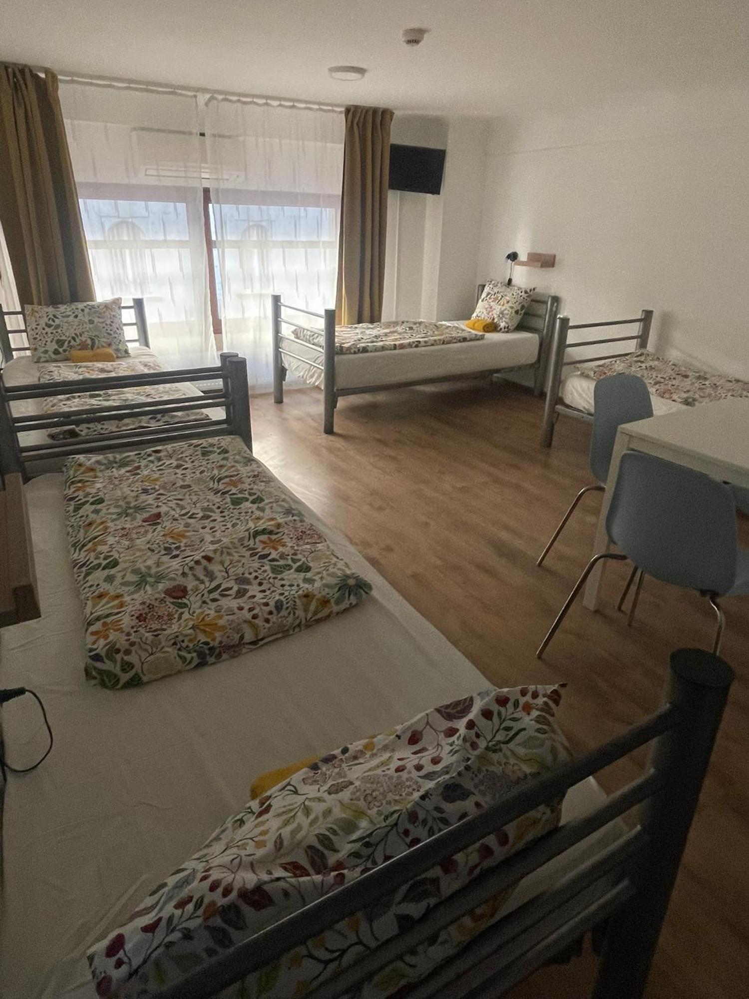 Center Hostel And Guest House บูดาเปสต์ ภายนอก รูปภาพ
