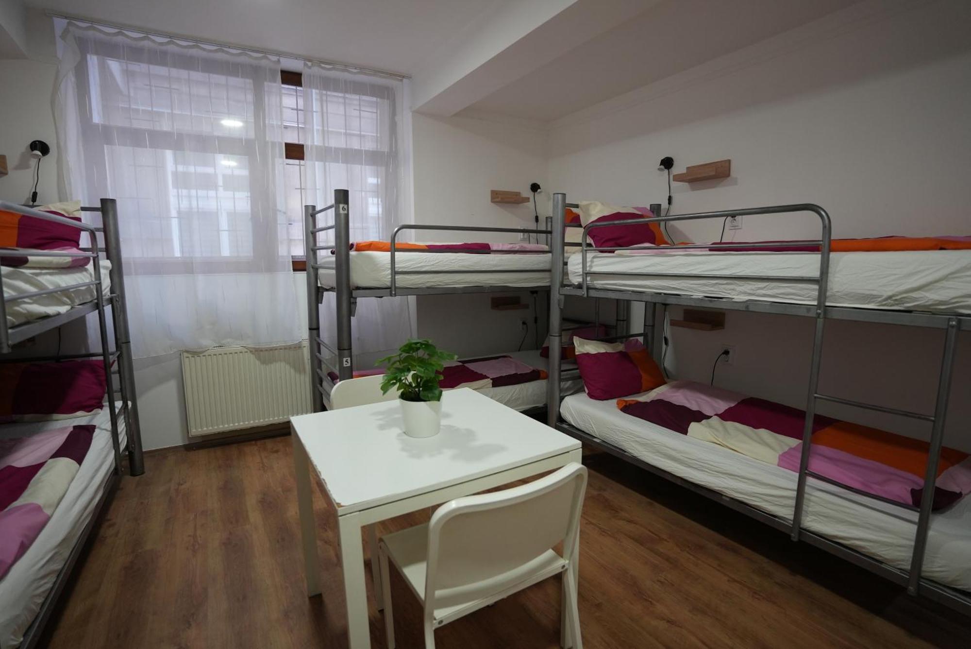 Center Hostel And Guest House บูดาเปสต์ ภายนอก รูปภาพ