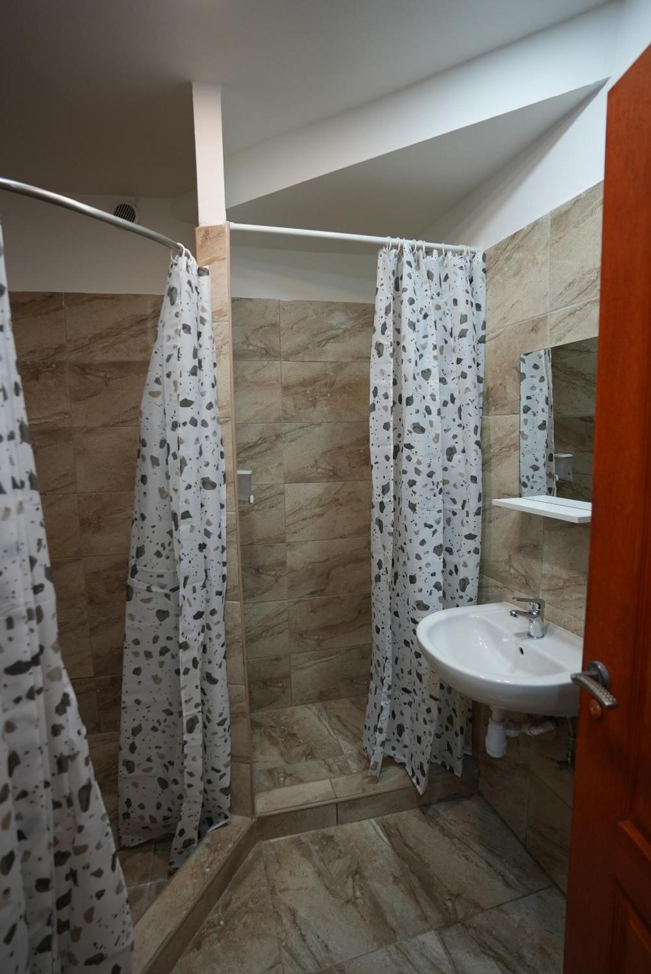 Center Hostel And Guest House บูดาเปสต์ ภายนอก รูปภาพ