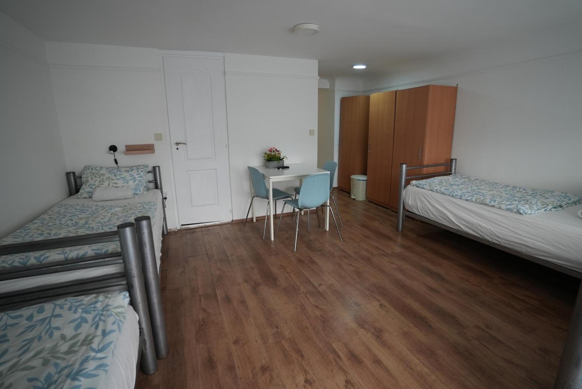 Center Hostel And Guest House บูดาเปสต์ ภายนอก รูปภาพ