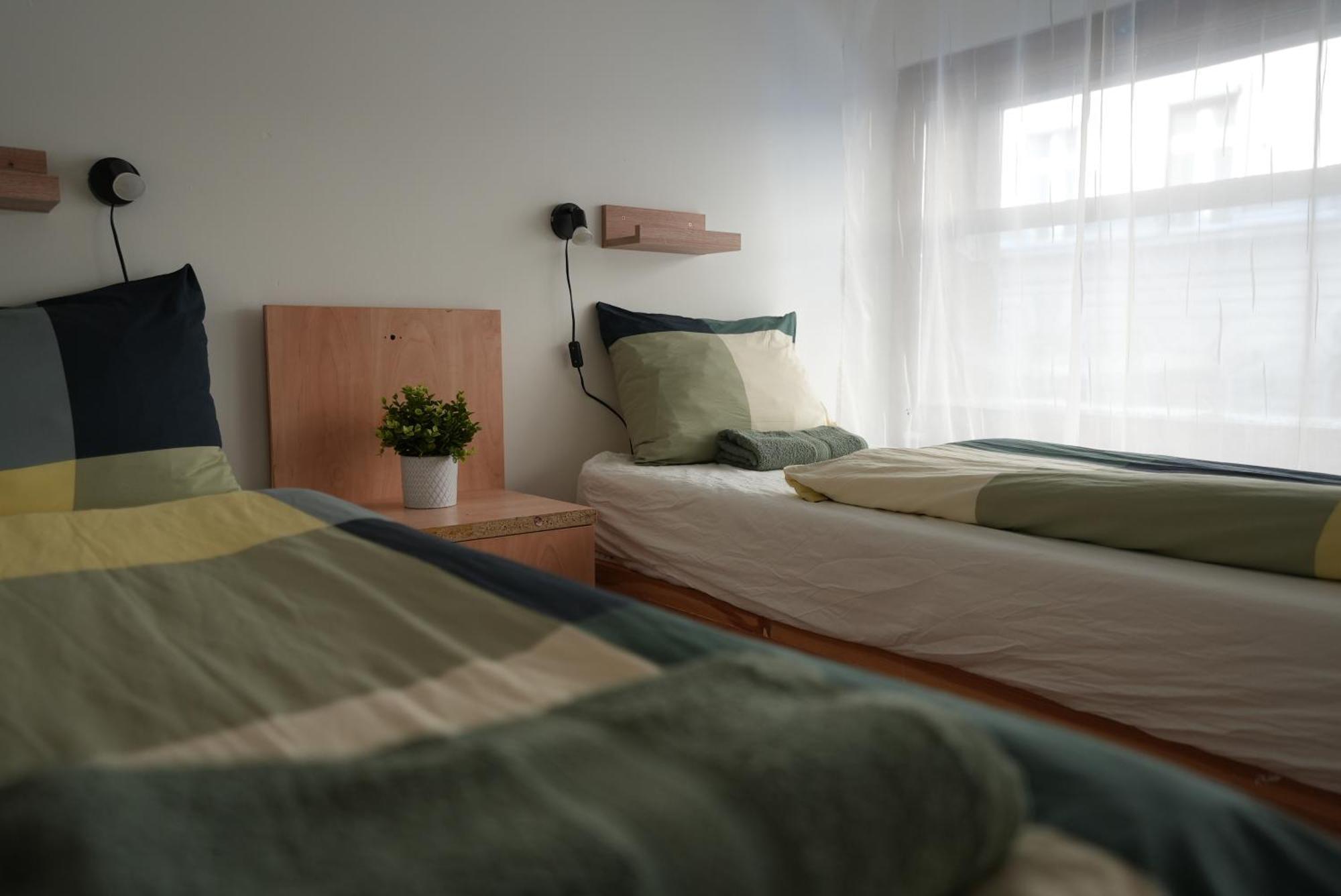 Center Hostel And Guest House บูดาเปสต์ ภายนอก รูปภาพ