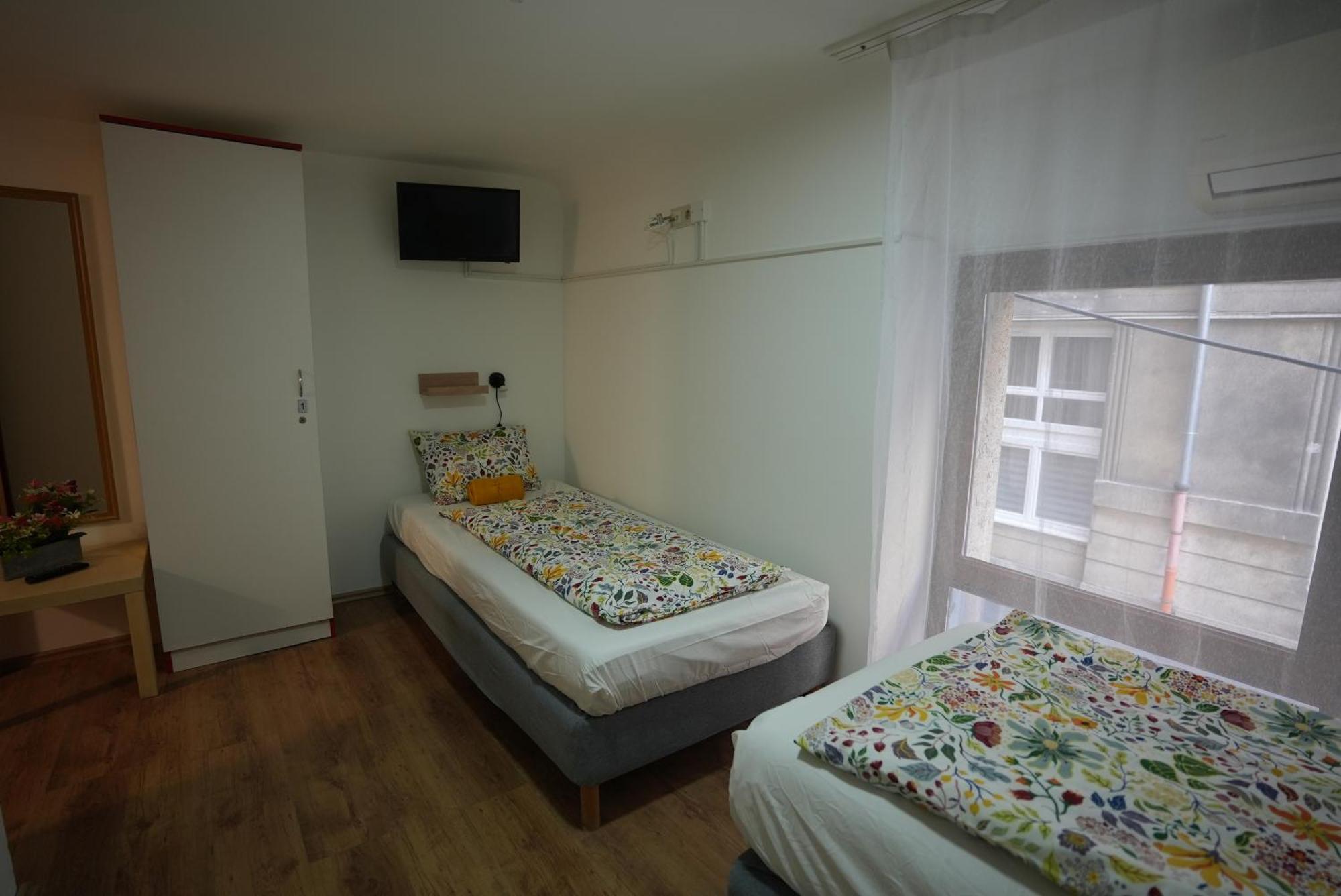 Center Hostel And Guest House บูดาเปสต์ ภายนอก รูปภาพ
